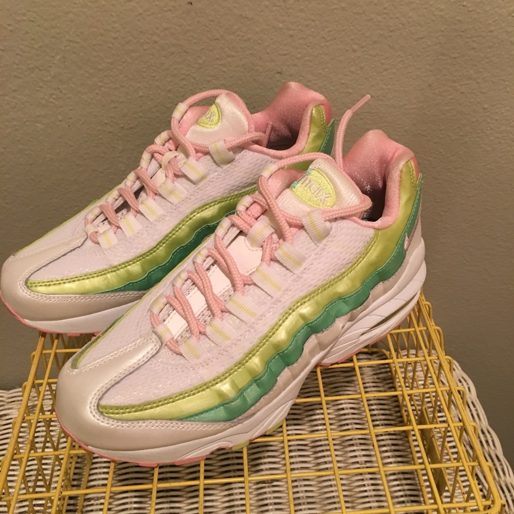 Nike Air max for big girl size 3.5